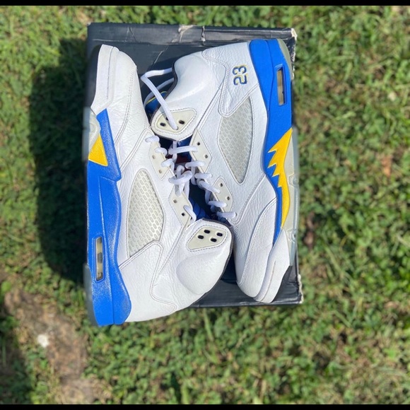 Jordan 5 “Laney” - Picture 2 of 3